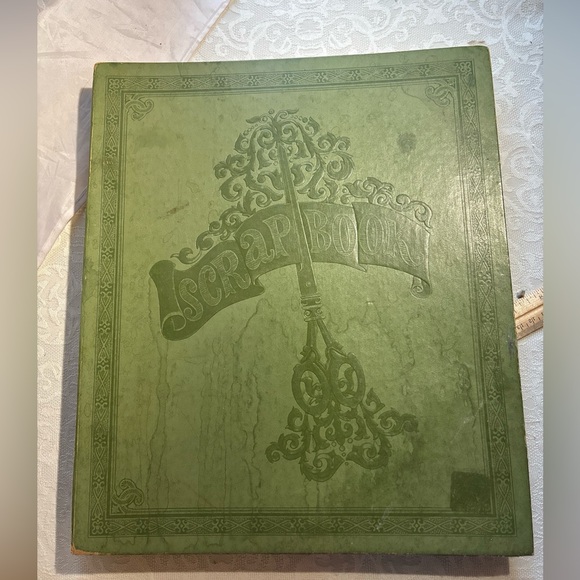 Vintage Green 1970s Scrapbook National Enquirer 60+ pages clippings - Picture 1 of 16